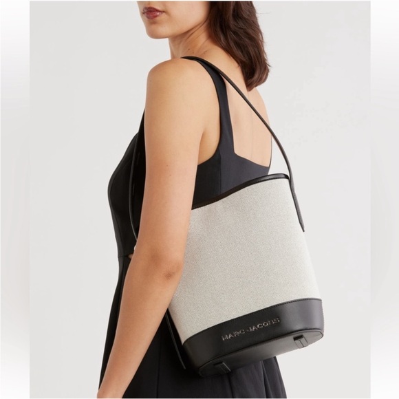 Marc Jacobs Handbags - NWT Marc Jacobs cream and black canvas drifter bucket bag